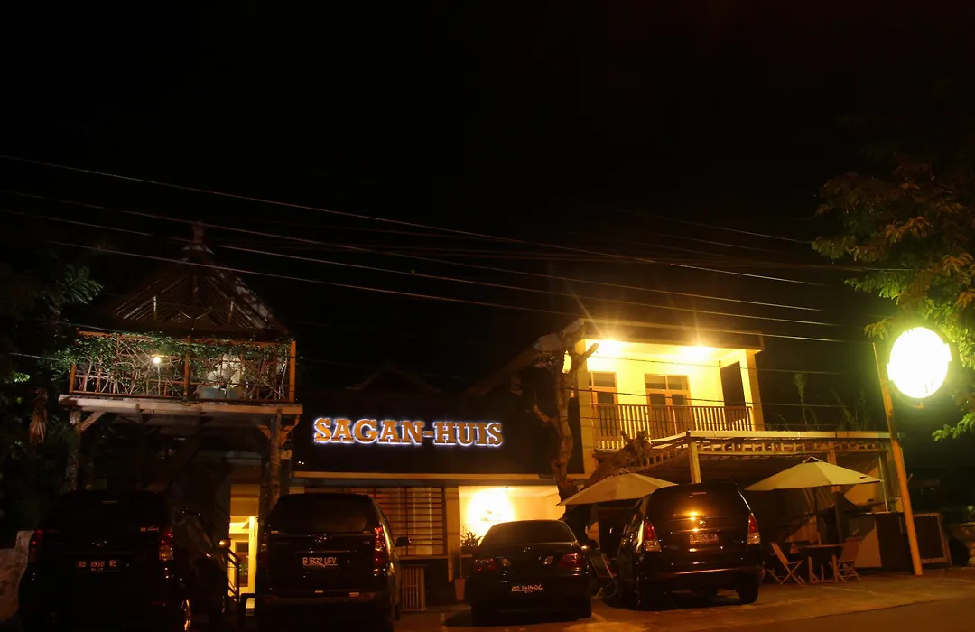 Sagan Huis Hotel-1